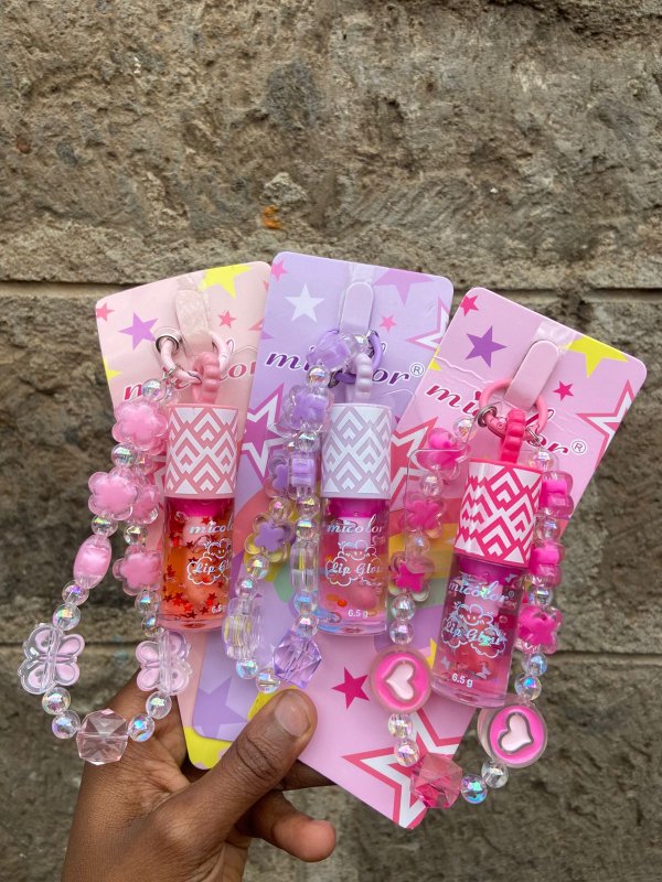 Phone charms with lipstick 